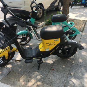 阜陽一女子微信掃碼騎車，卻“被”買保險